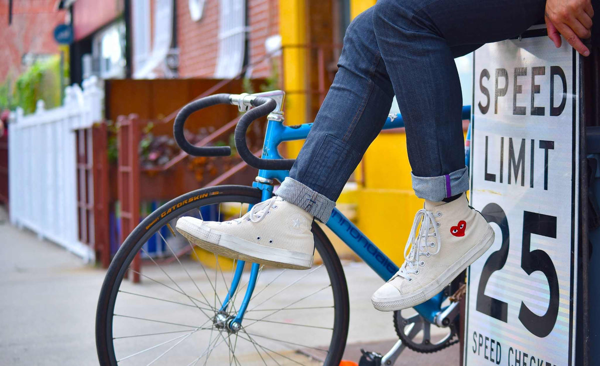 What type of socks to wear with white sneakers?