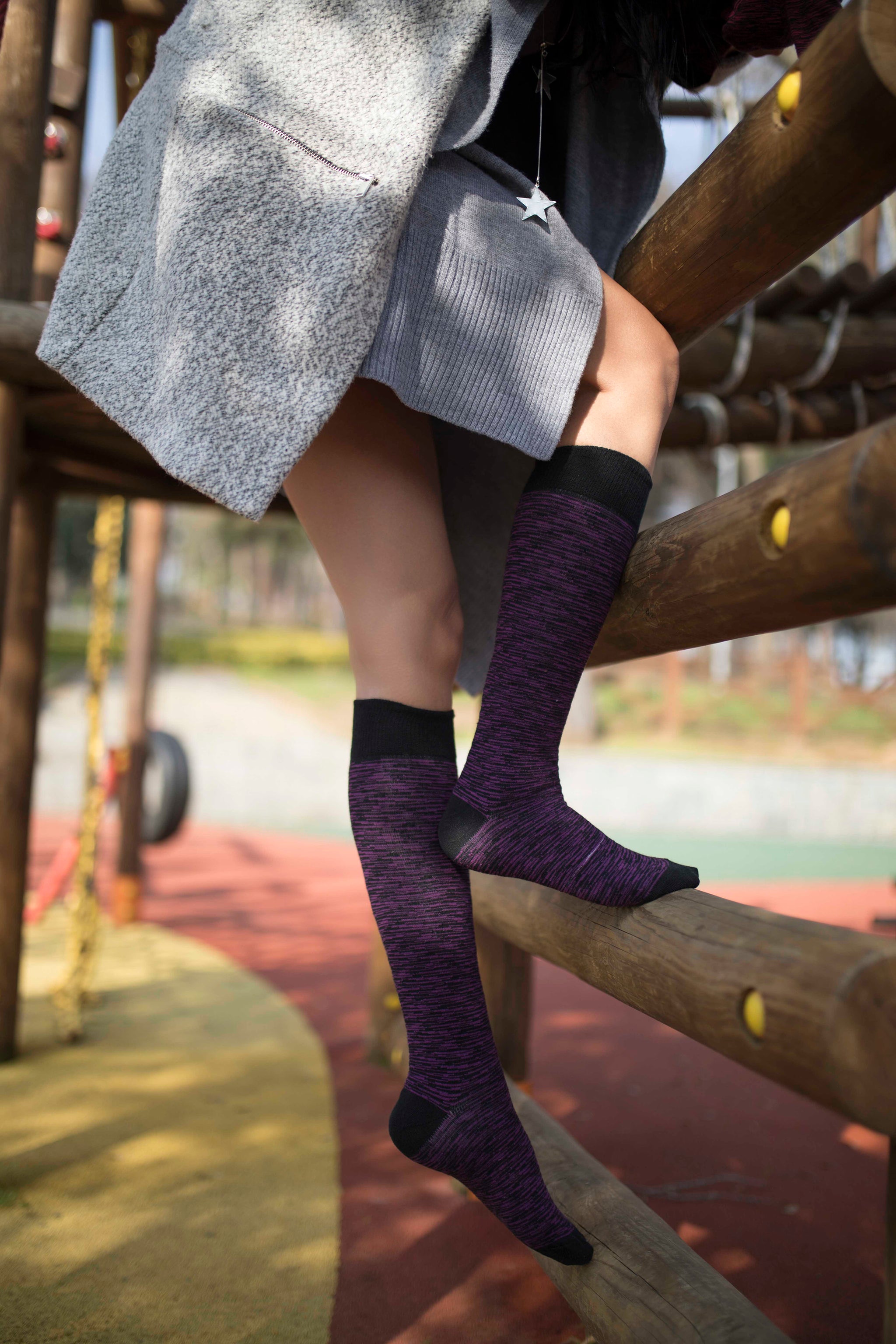 Women's Plum Grizzled Stripe Knee High Socks